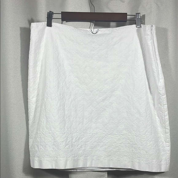 Talbots White Knee-Length embroidered with eyelet lace hem Pencil Skirt - Picture 1 of 4